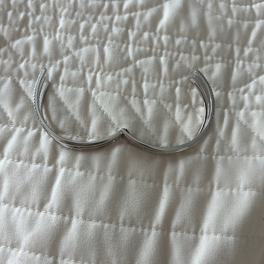 Lisa Robertson Elegant Silver Women's Bangle bracelet - Picture 7 of 8
